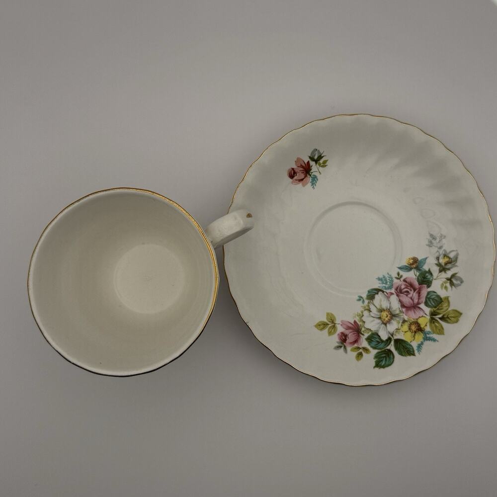 Rare Vintage Aynsley Fine Bone China tea cup and saucer set Gold Trimming - Picture 4 of 7